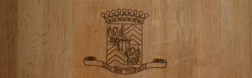 Chateau Doyac - Logo auf Barrique Fass